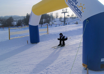 Brama na zimowych zawodach narciarskich i snowboardowych